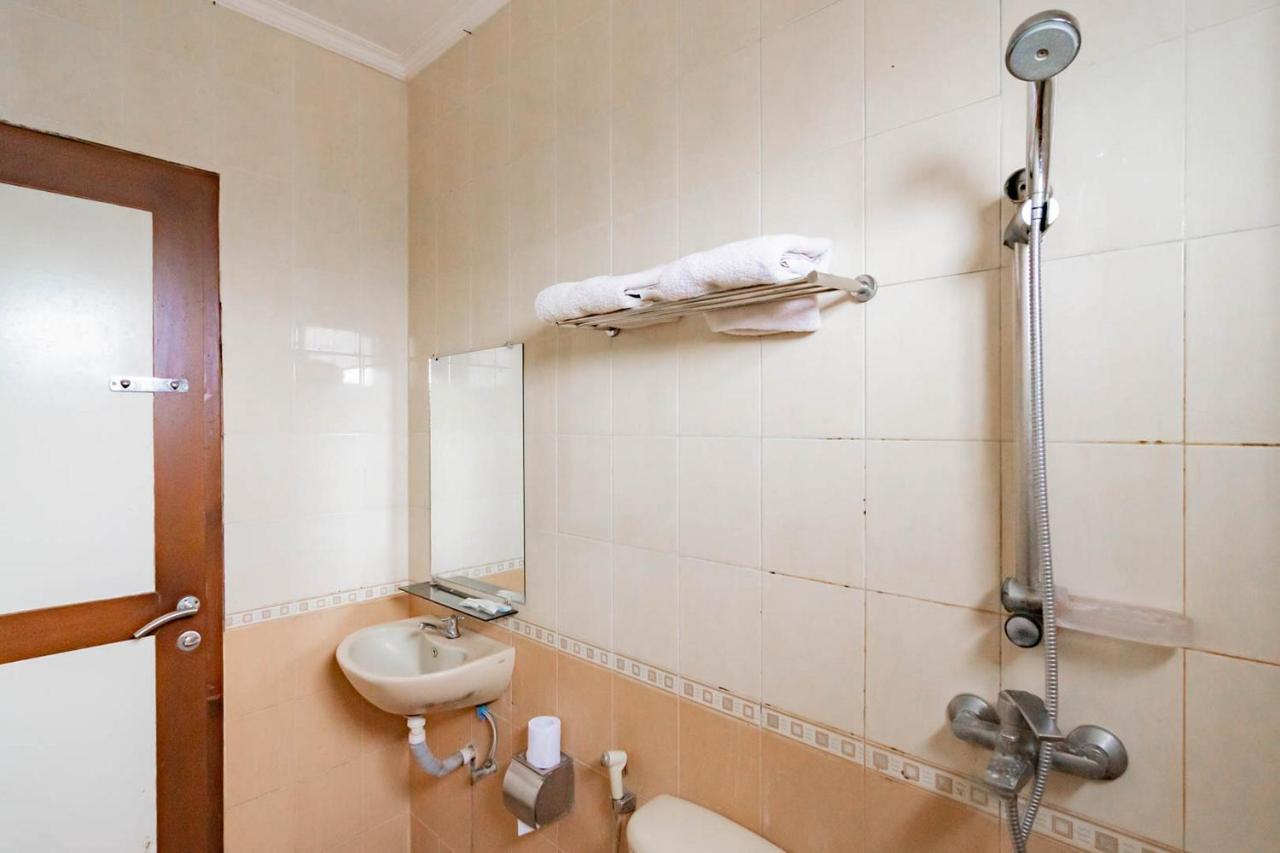 Cihampelas Hotel 2 Mitra Reddoorz Bandung Exteriör bild
