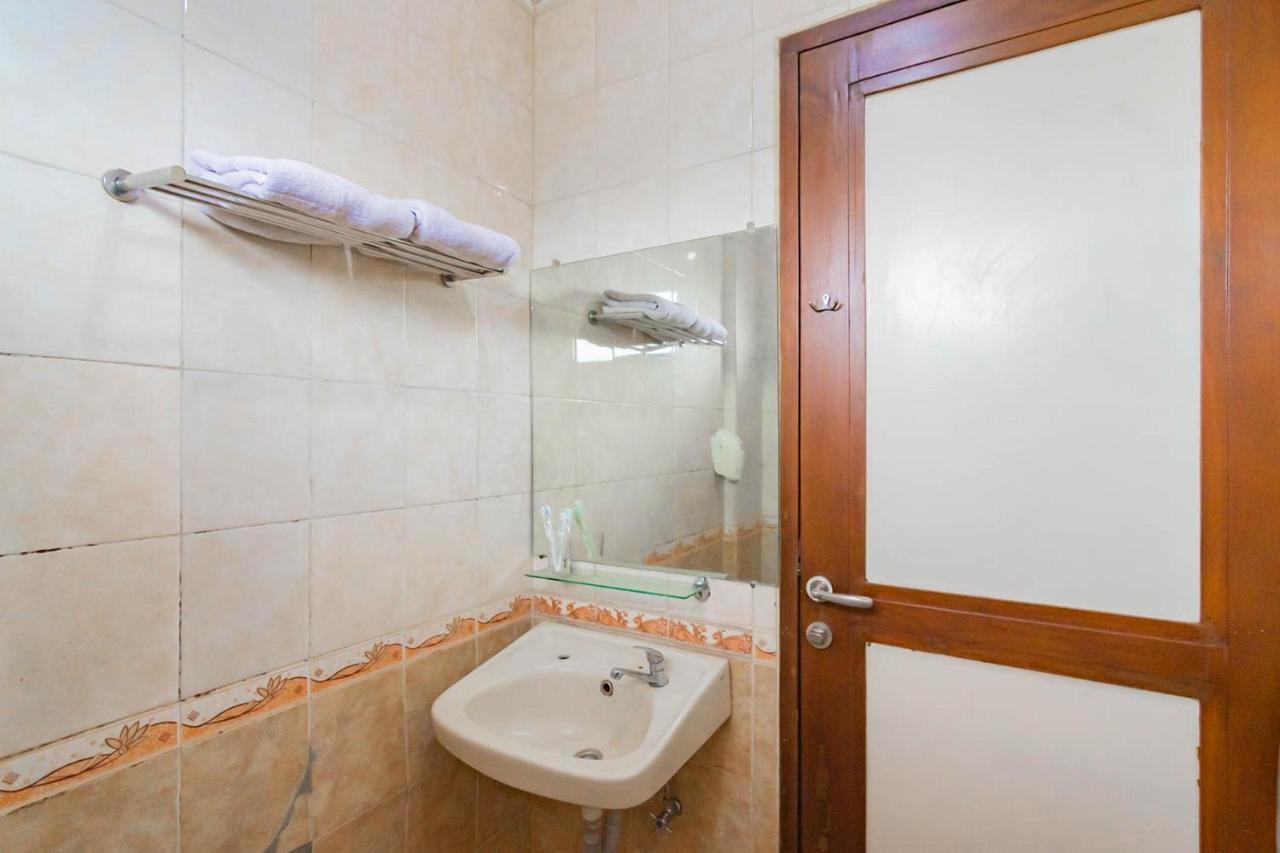 Cihampelas Hotel 2 Mitra Reddoorz Bandung Exteriör bild
