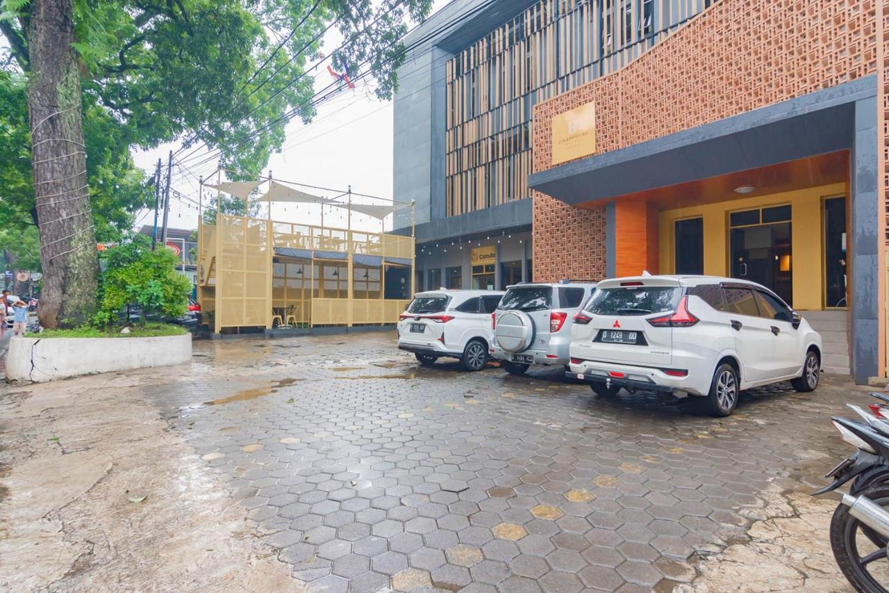 Cihampelas Hotel 2 Mitra Reddoorz Bandung Exteriör bild