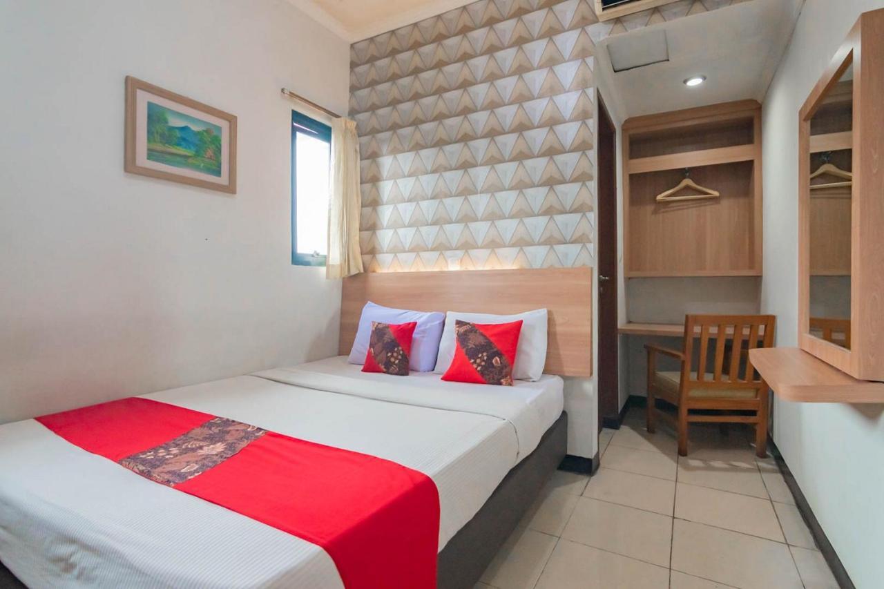 Cihampelas Hotel 2 Mitra Reddoorz Bandung Exteriör bild