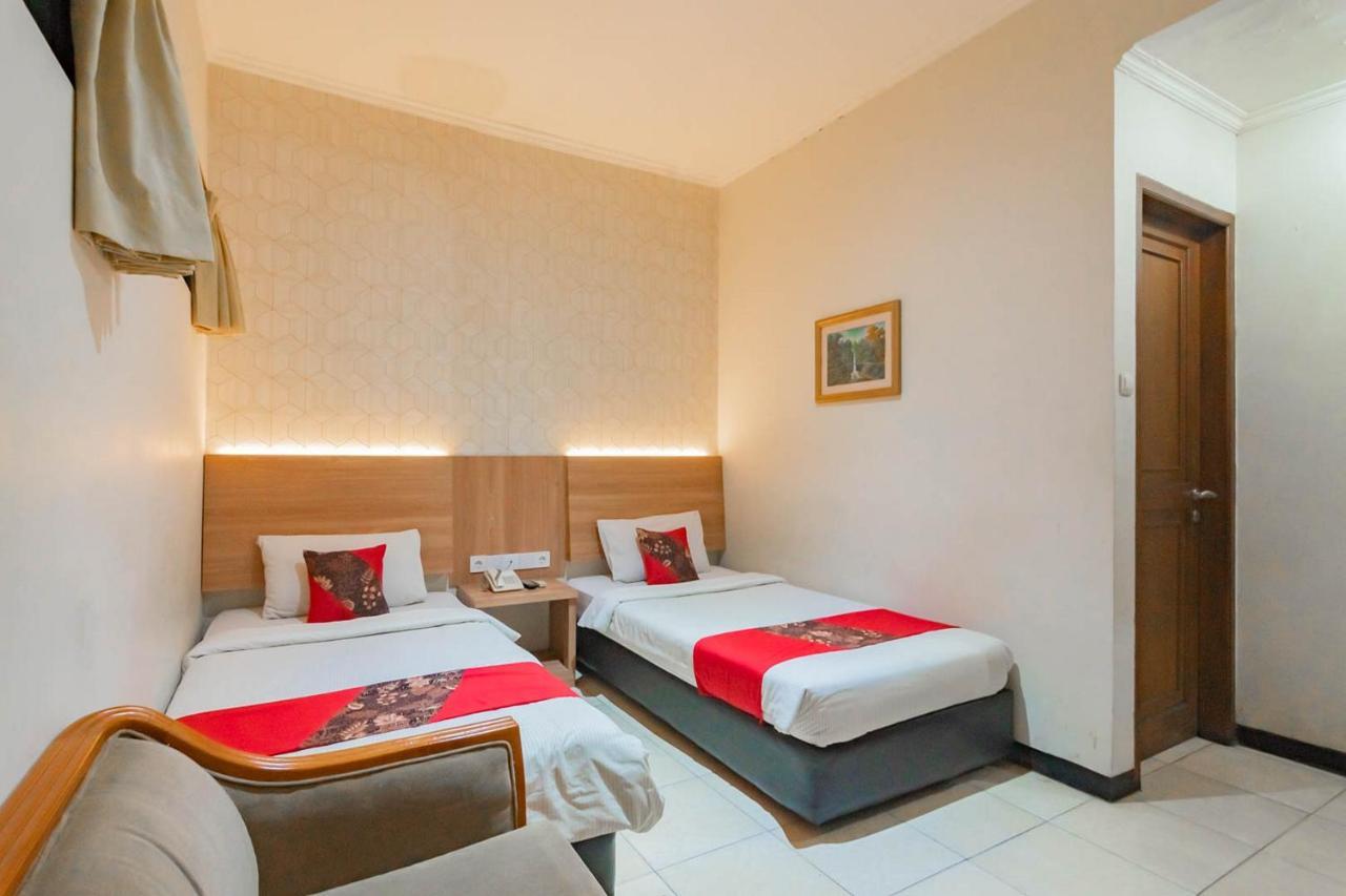 Cihampelas Hotel 2 Mitra Reddoorz Bandung Exteriör bild
